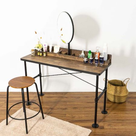 Použijte nejjednodušší a nejjednodušší metodu k rozdělení desky stolu na dvě části a zvětšete okrajovou desku korpusu stolu, abyste zabránili pádu předmětů. Otevřený úložný prostor má stejnou šířku jako pracovní deska, se zrcadlem uprostřed a šest úložných prostor rozdělených na levou a pravou stranu dodává celkovému tvaru čistší a uklizenější vzhled. Zároveň odděluje používanou a úložnou plochu pro snadný přístup.